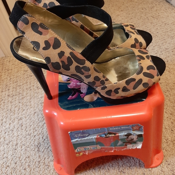 Carlos Santana Leopard Slingback Pumps NWOT - Picture 3 of 5